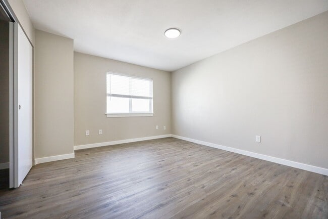 Building Photo - 2-Bedroom Duplex in SE Portland
