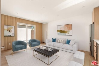 Building Photo - 5912 1/2 Mammoth Ave