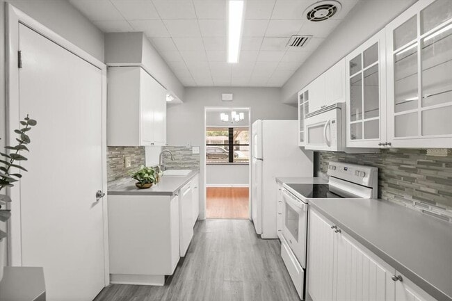 Building Photo - 524 Byron Rd