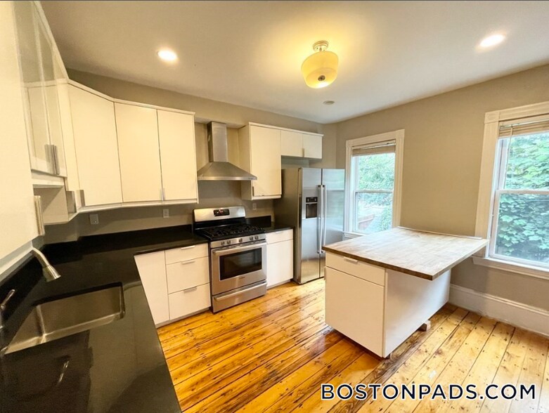 Building Photo - 51 Greenwich St