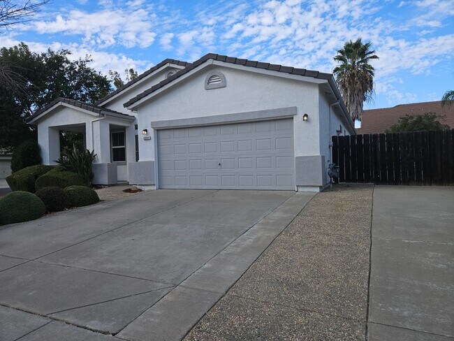 Building Photo - Single story home in Sylvan School District!