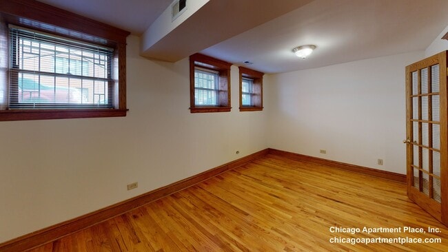 Building Photo - 3912 N Greenview Ave