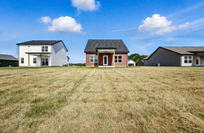 Building Photo - Brand New Three Bedroom