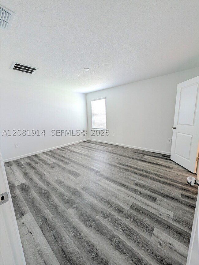 Building Photo - 890 Timberland Dr