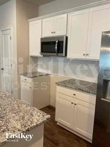Building Photo - 2076 Cypress Village Dr NW
