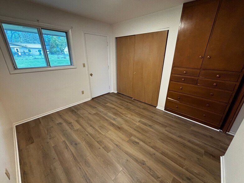 Building Photo - 23 Diplomat Dr