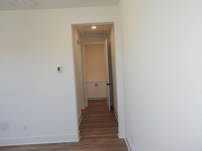 Building Photo - Beautiful Smart Home in Granite Bay  With Solar!!