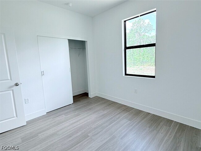 Building Photo - 1048 Jay Ct