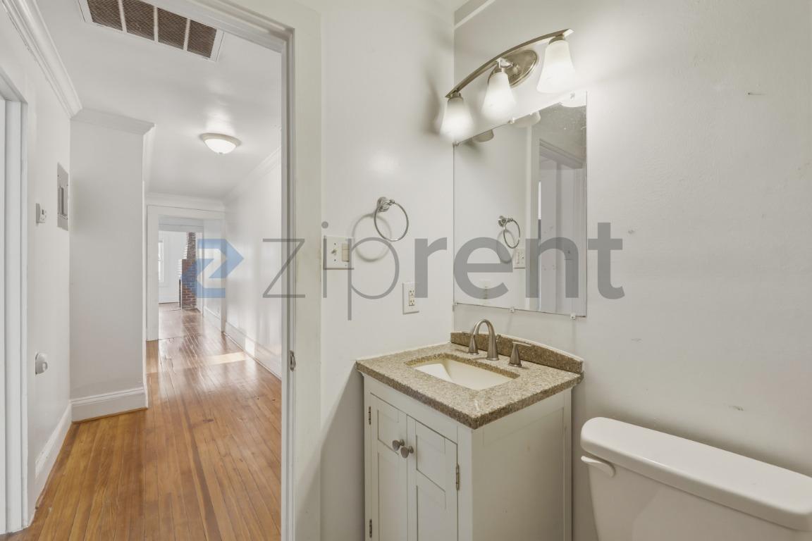 Building Photo - Unit Apt B