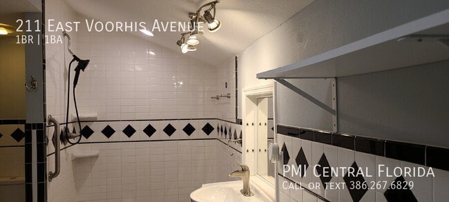 Building Photo - 211 E Voorhis Ave