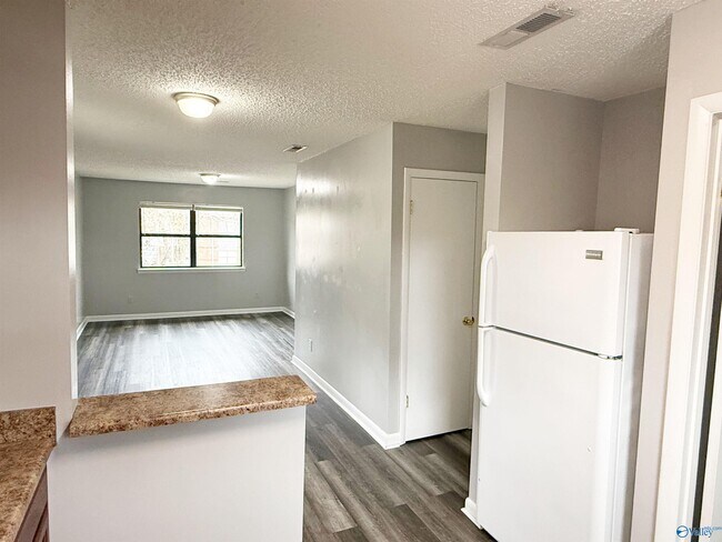 Building Photo - 112 Jodi Dr