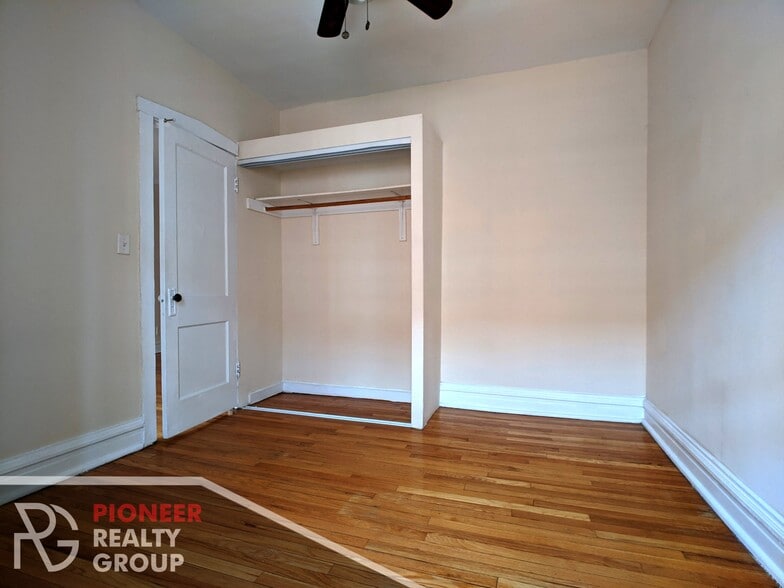 Building Photo - 953 W Cornelia Ave