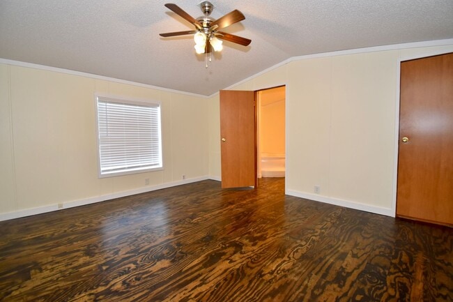 Building Photo - 3 Bedroom 2 Bath Mobile Home in Choudrant