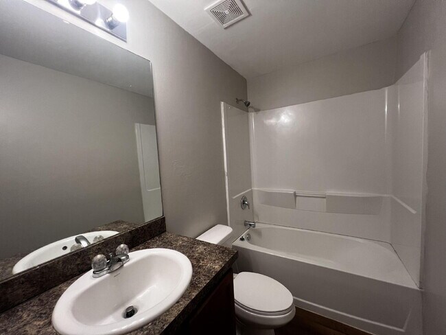 Building Photo - The Secret? Space. The Gift? $500 Off! APP...