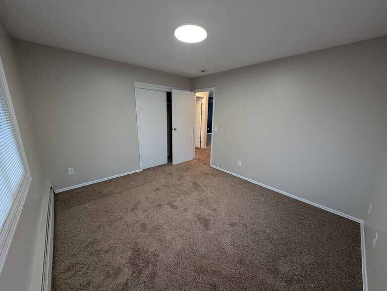 Building Photo - 35 Terrel Dr