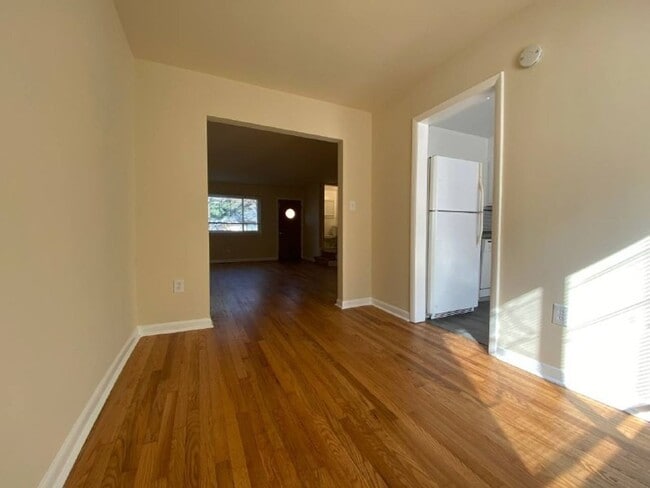 Building Photo - A spacious two bedroom, one and one half bath condo townhouse located in the northern section of ...