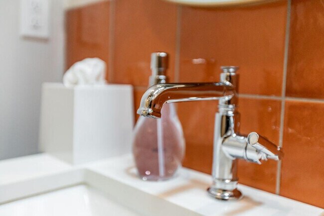 Building Photo - 315 Girod St