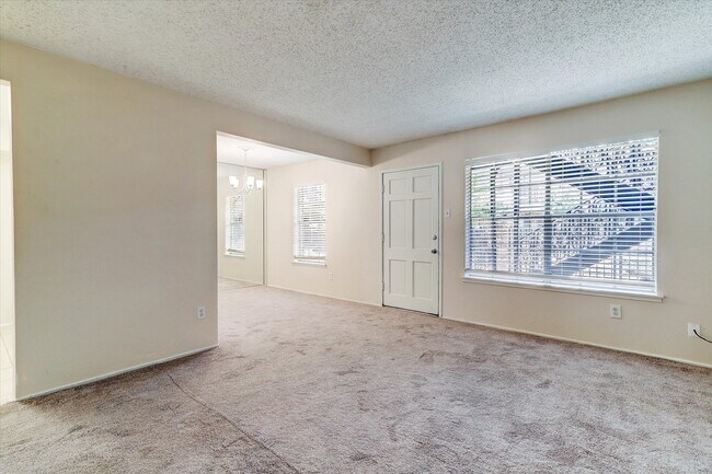 Building Photo - 3131 Southwest Fwy