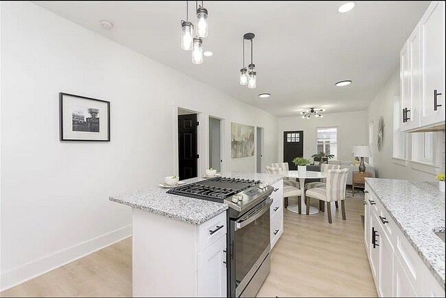 Building Photo - 1137 Saint Peter St