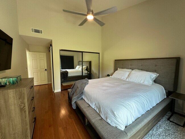 Building Photo - 166 Wimbledon Ct