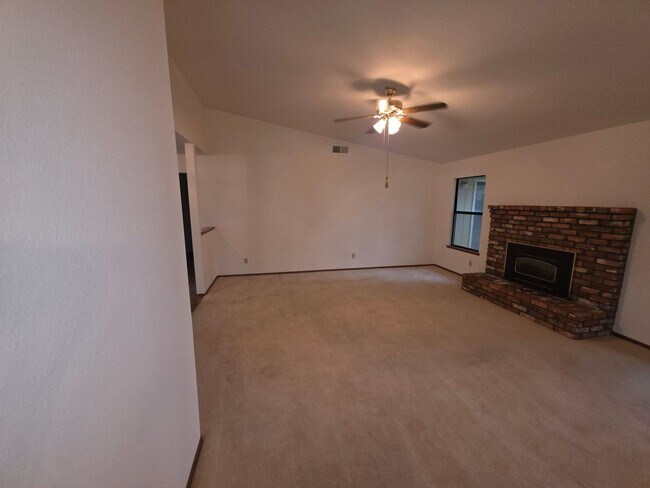 Building Photo - Charming Single-Story Home in Lincoln - Av...
