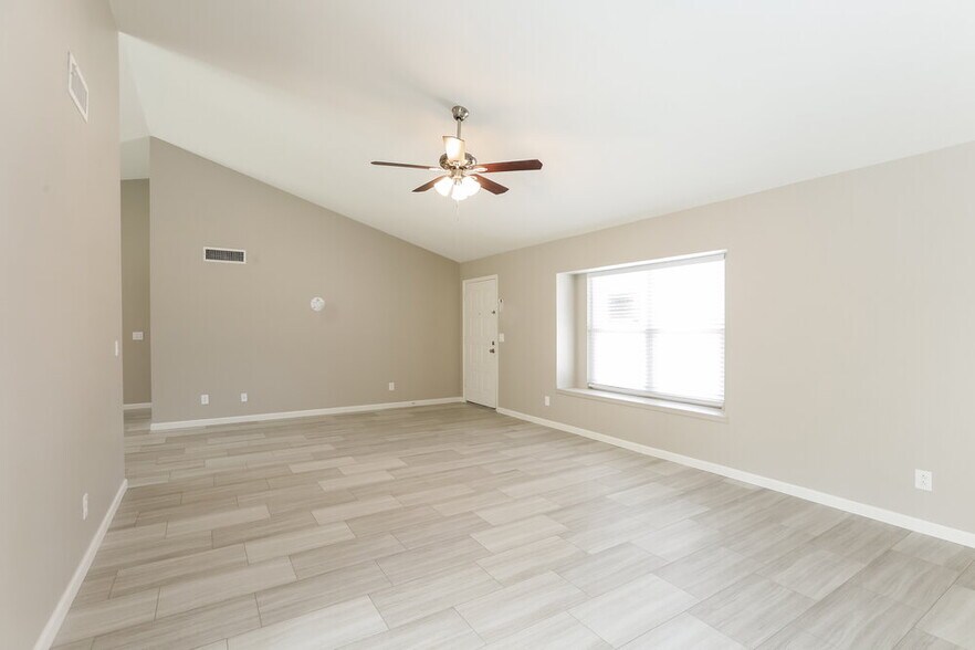 Building Photo - 1237 E Wickieup Ln
