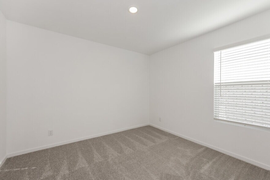 Building Photo - 1426 Merlin Blf St