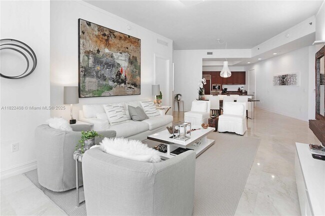 Building Photo - 15901 Collins Ave