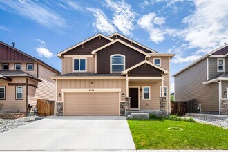 Building Photo - Beautifully updated 4-bedroom, 3-bathroom