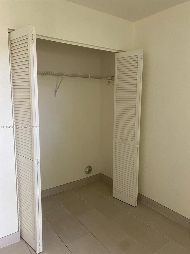 Building Photo - 2032 NE 167th St  3-134 North Miami Beach ...