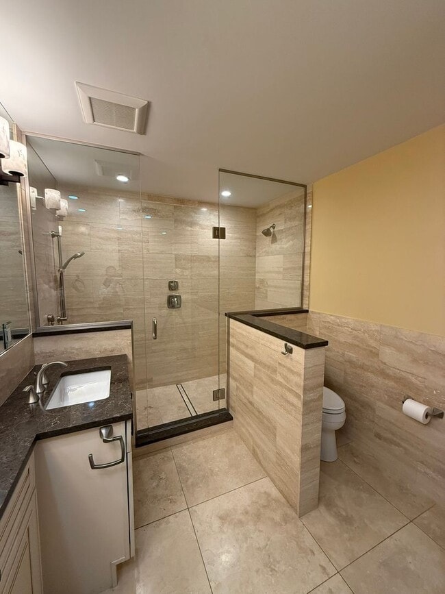 Building Photo - 2Bd/2Ba Bellevue Condo