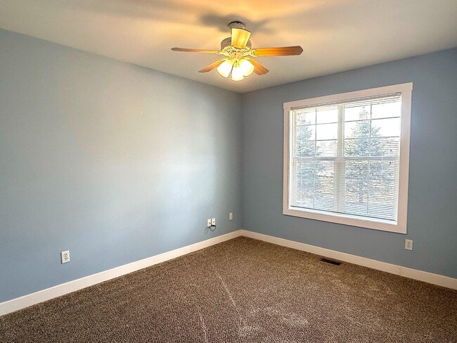 Building Photo - 460 Fox Ln