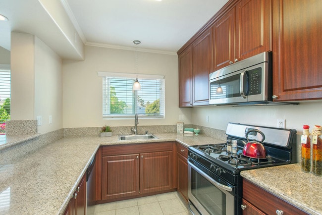 5077 Cape May Avenue San Diego, CA 92107-Oceanwalk Apartment Homes Kitchen - Elan Ocean Walk