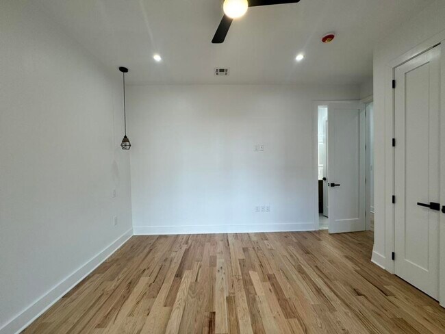 Building Photo - 170 Griffith St