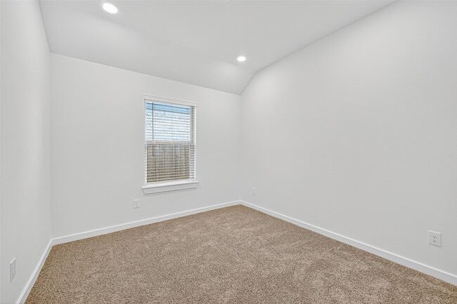 Building Photo - 31810 Autumn Spur Ln