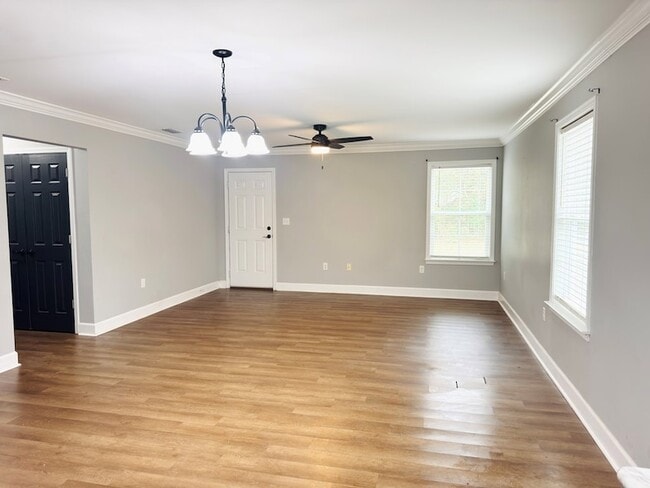 Building Photo - 105 Pinecrest Blvd