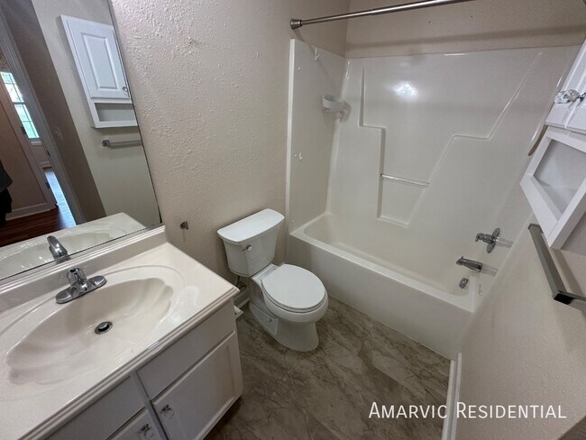 Building Photo - 1290 Pyrtle Dr