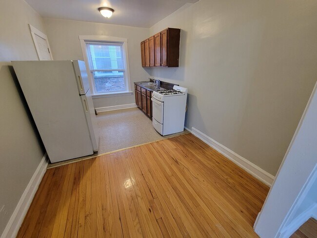 Building Photo - 4824 N Avers Ave
