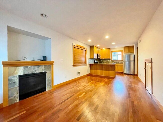 Building Photo - Great TownHome For Rent