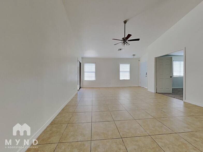 Building Photo - 3005 N 89th Dr