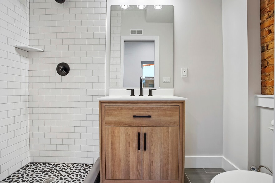 primary bath detail - 1213 N 29th St