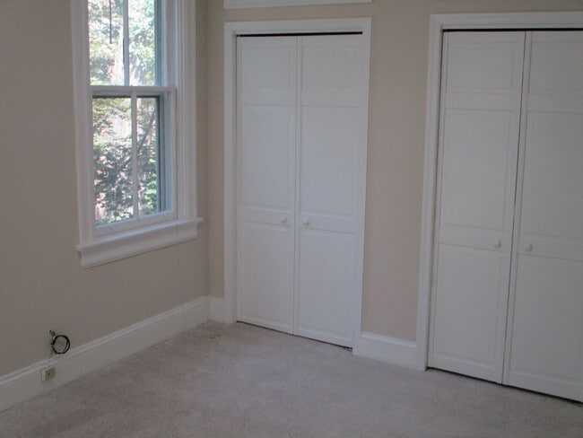 Building Photo - Charming Georgetown Townhouse on a quiet street