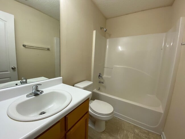 Building Photo - BRIDGEWATER HOME! PRE-LEASING FOR IMMEDIATE MOVE IN! ROOMMATE MATCHING ONLY