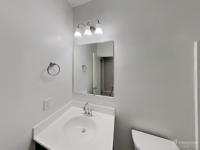 Building Photo - 5165 E Sharbel Rd