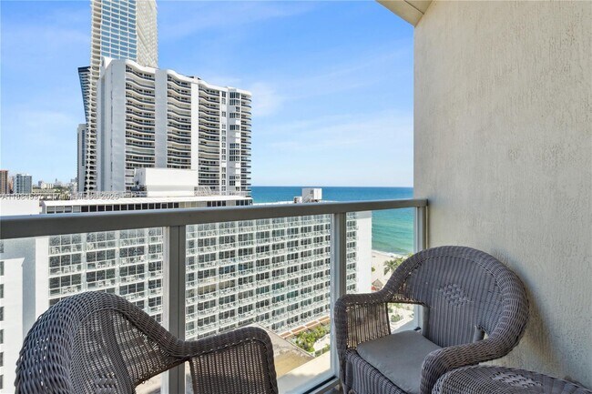 Building Photo - 16699 Collins Ave