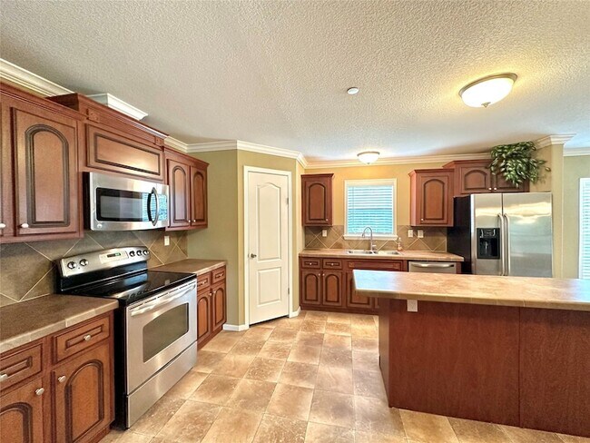 Building Photo - 831 Country Club Rd