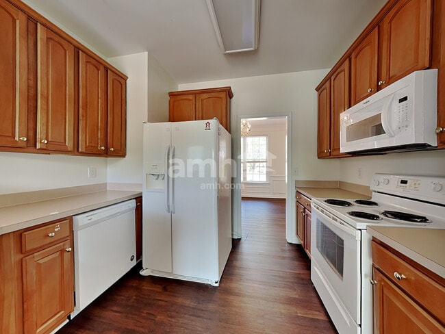 Building Photo - 341 Surrywood Dr