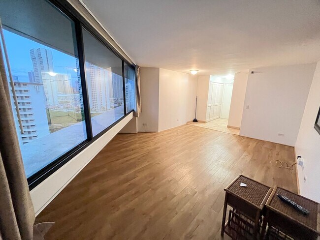 Building Photo - (INCLUDING UTILITIES, A/C & INTERNET) Studio Unit with 1 parking available Waikiki Marina!!