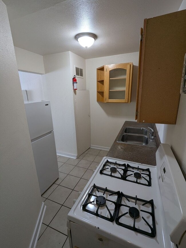Building Photo - Ground Level 2 Bedroom, 2 Bath apartment. New flooring and paint. Tenant pays electric and natura...