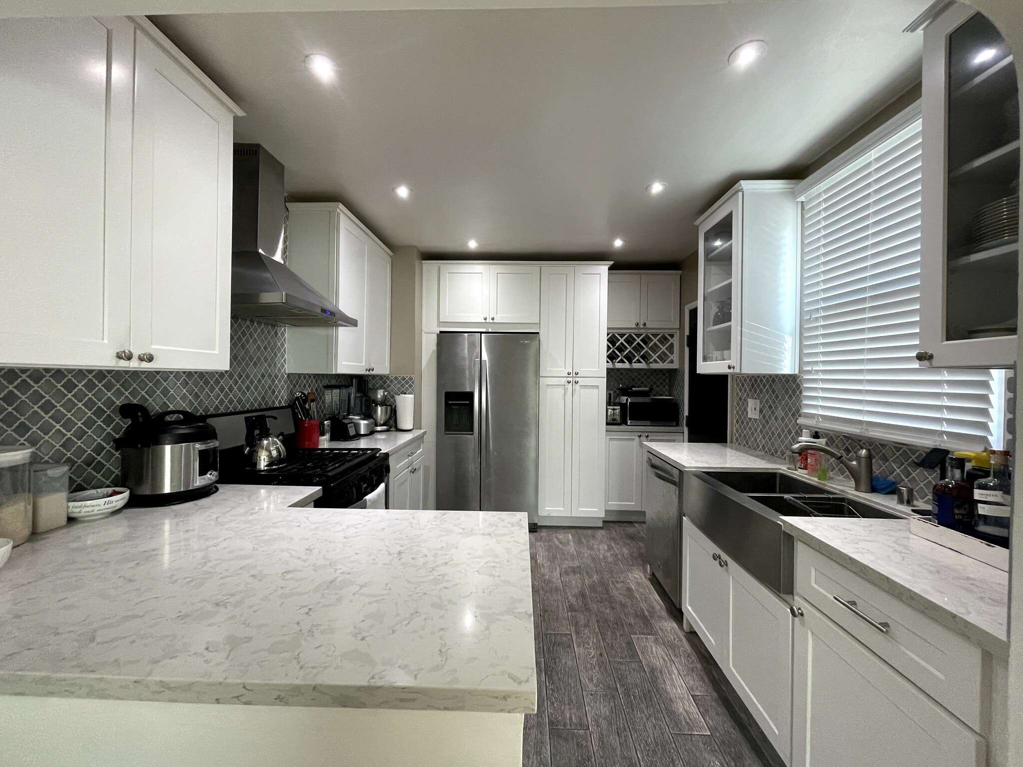 Building Photo - 2348 Warwick Ave